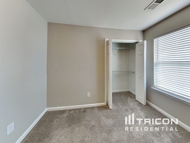 Building Photo - 303 Stonewood Crossing Dr