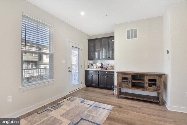 Building Photo - 133 Woodgate Cir