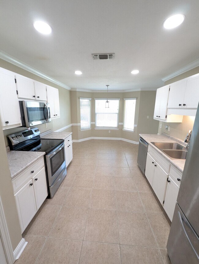 Building Photo - 437 Bridgewater Ct