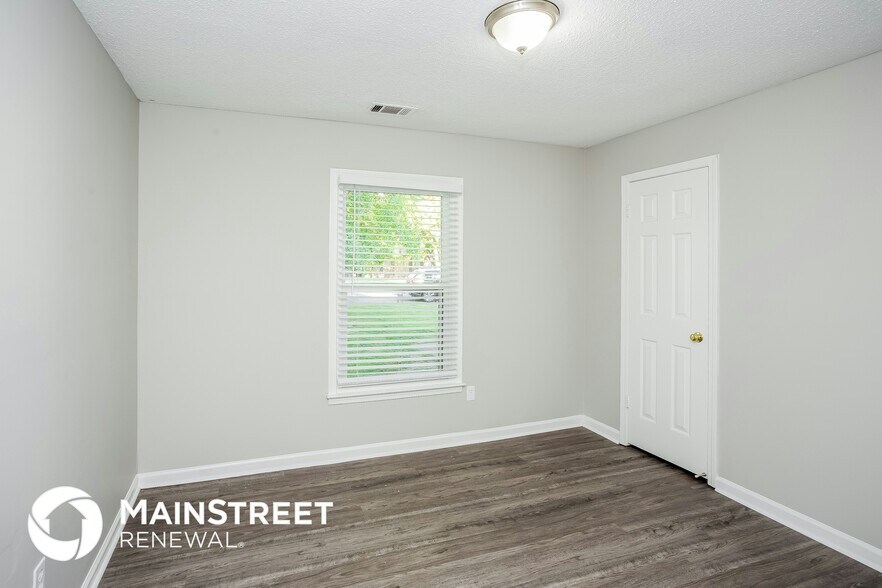 Building Photo - 4953 Brooksbank Cove N