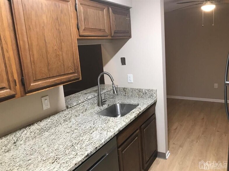 Building Photo - 4811 Ravens Crest Dr