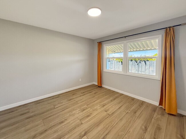 Building Photo - 4848 Alfred Ave