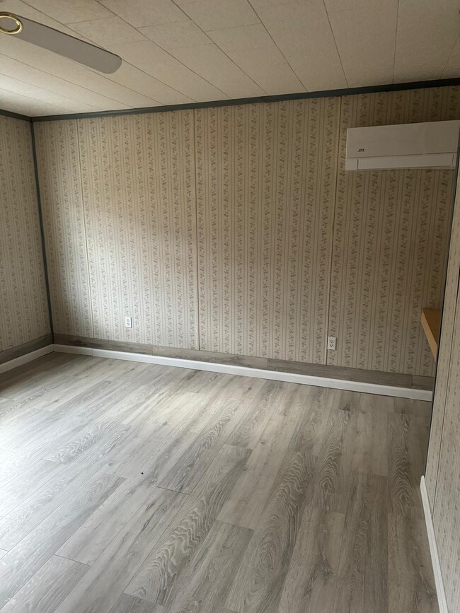 Building Photo - 532 Oakland Ave