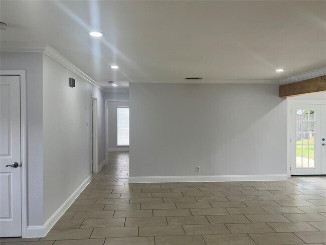 Building Photo - 3020 Great Valley Dr