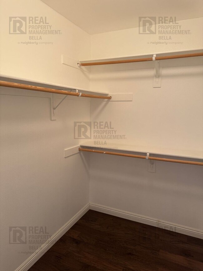 Building Photo - Ideal Layout! 4 Bedroom Home with Main Floor Bed/Bath & Open Loft