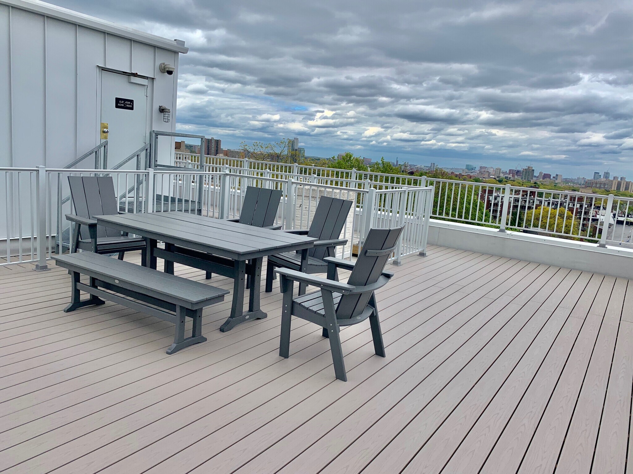 Building Photo - 1450 Beacon St