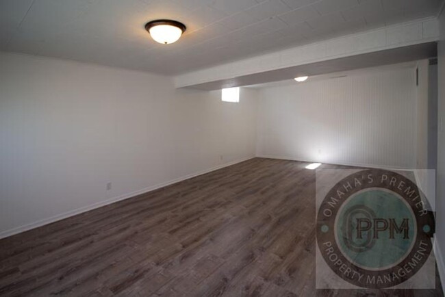 Building Photo - Vaulted Ceilings & Modern Updates in Prime...