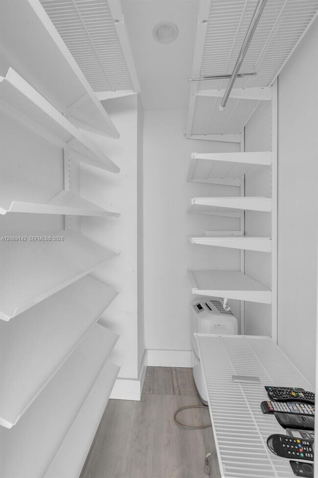 Building Photo - 5005 Collins Ave
