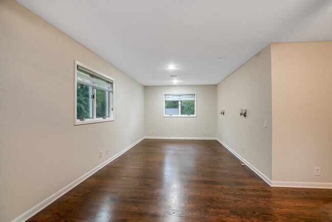 Building Photo - 8 Waibel Dr