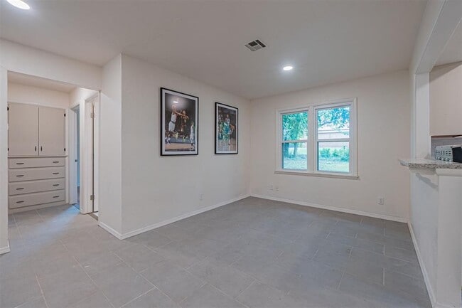 Building Photo - 1512 Bedford Ln