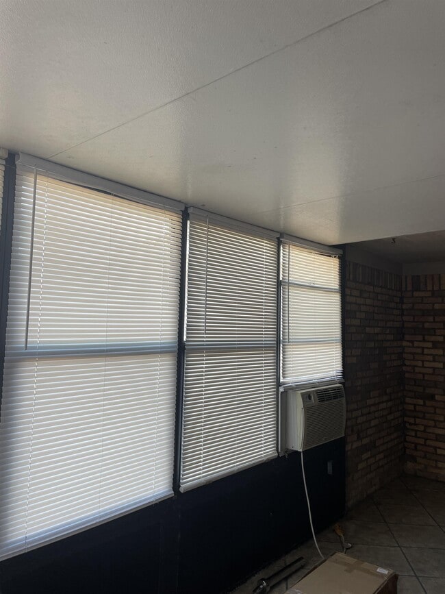 Building Photo - 2212 Peachwood Ct