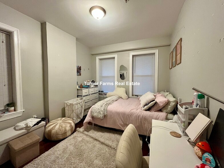 Building Photo - 92 Calumet St