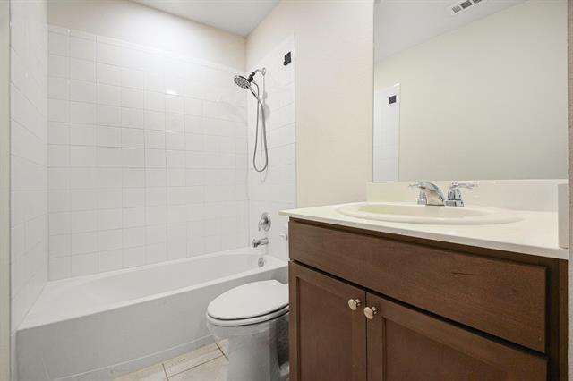 Building Photo - 611 Saddle Club Way