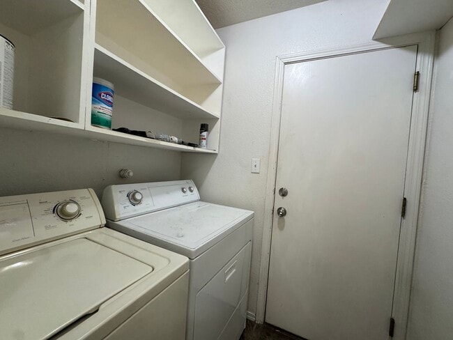 Building Photo - Quail Springs 2 Story!