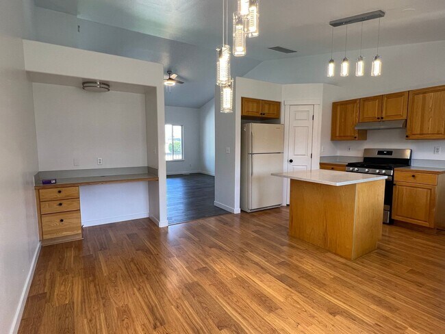 Building Photo - Beautiful 3 bed 2 bath home in the Haven Cove Subd just off Cherry Ln and N Ten Mile Rd