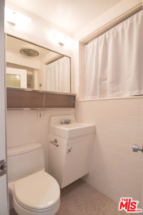 Building Photo - 8895 Appian Way