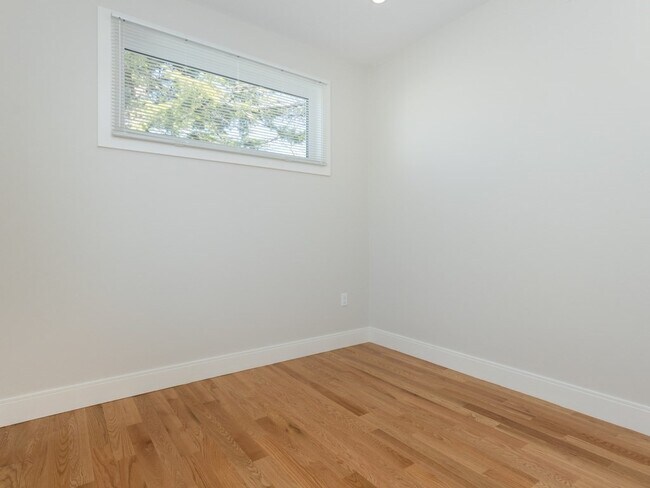 Building Photo - 9 Tovar St