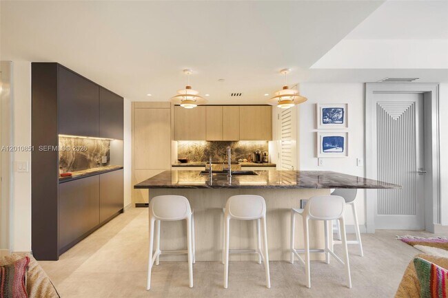 Building Photo - 5875 Collins Ave