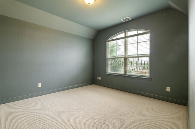 Building Photo - 1040 Edgefield Lane