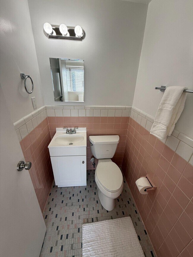 Building Photo - 4390 Lorcom Ln