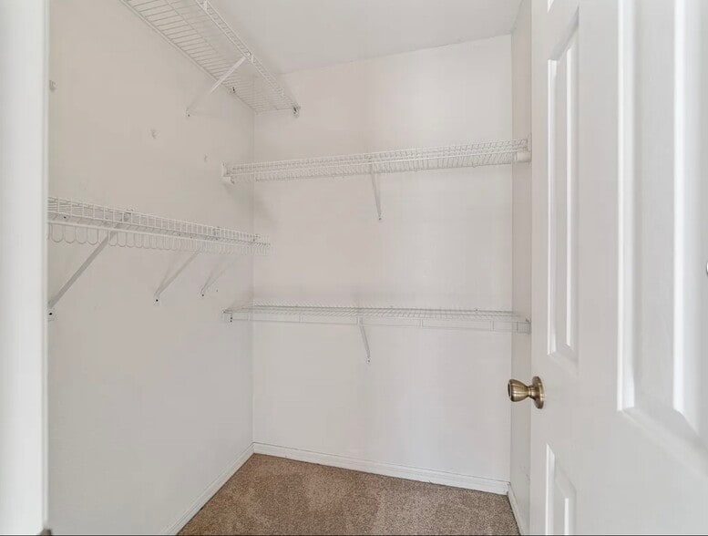 Building Photo - 6930 Bahia Rd