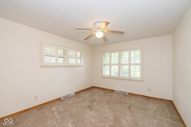 Building Photo - 647 Alwyne Rd