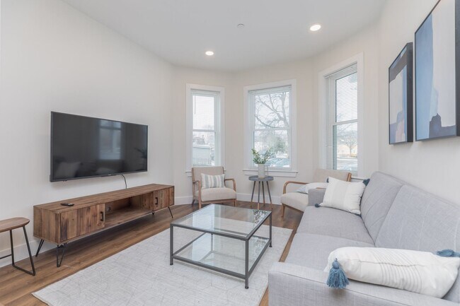 Building Photo - Huge 5 Bed each with their own Bathroom!