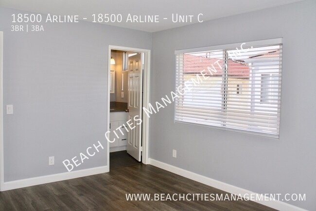 Building Photo - Completely Remodeled 3 Bed, 2 Bath Town Ho...