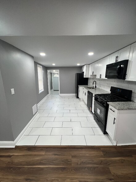 Building Photo - 547 High St