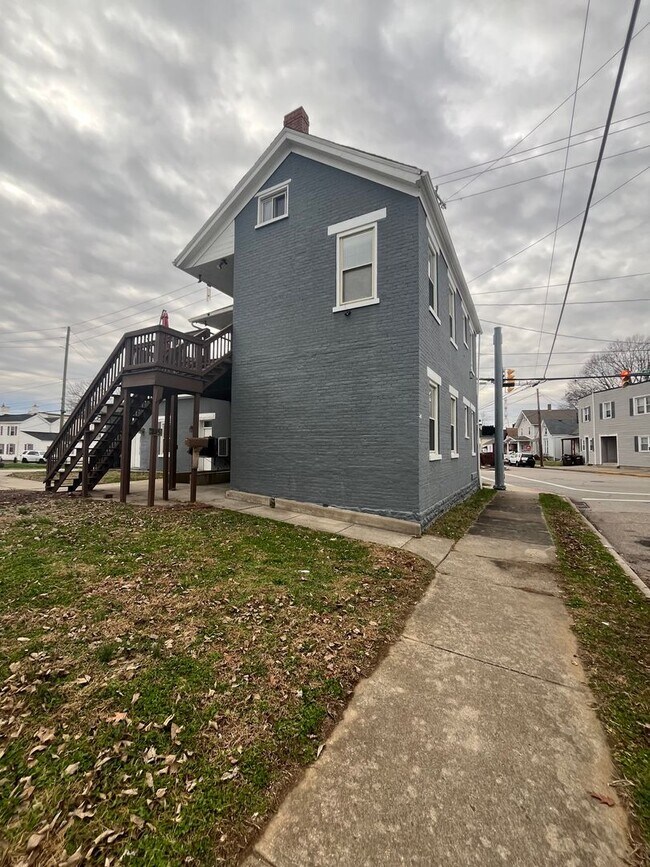 Building Photo - 243 W Vine St