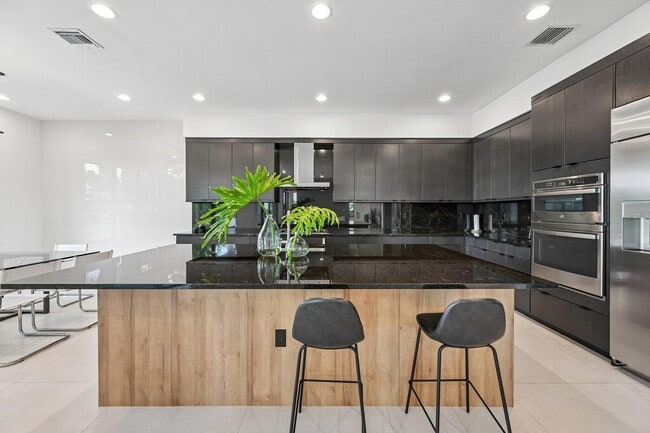Building Photo - 17070 Rainbow Fls Trl