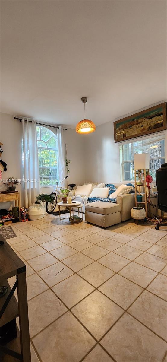 Building Photo - 2850 Coconut Ave