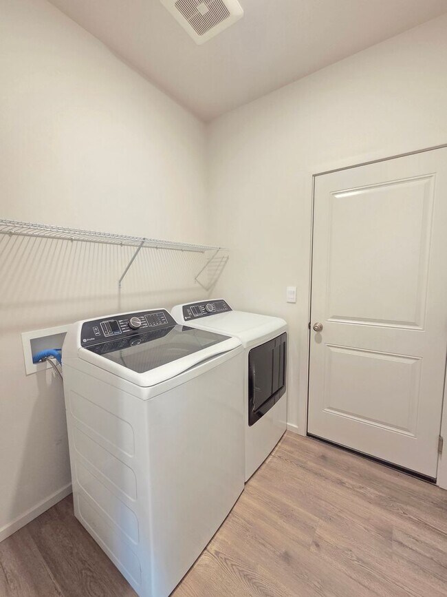 Building Photo - $2,695 - 4 Bed / 2 Bath Beautiful Newer Construction Home in Cheney