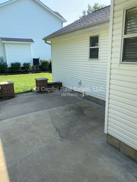 Building Photo - 2852 Fairway Dr