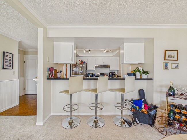 Building Photo - Large 1 bedroom condo for rent! $3,450