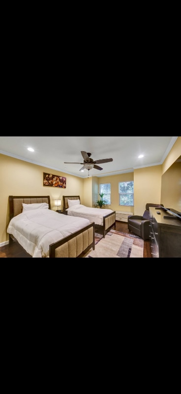 Building Photo - 523 Fischer St