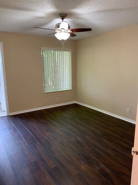 Building Photo - 3370 Pinewalk Dr N