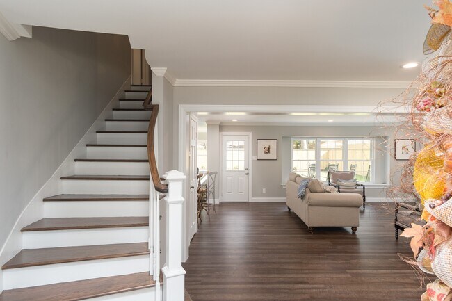 Building Photo - 726 Thistlewood Dr