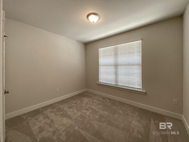 Building Photo - 324 Wickman Ave