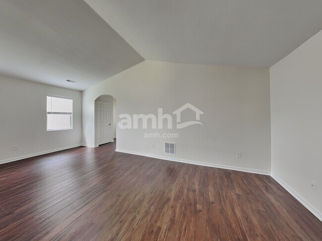 Building Photo - 10248 Meadow Glen Dr