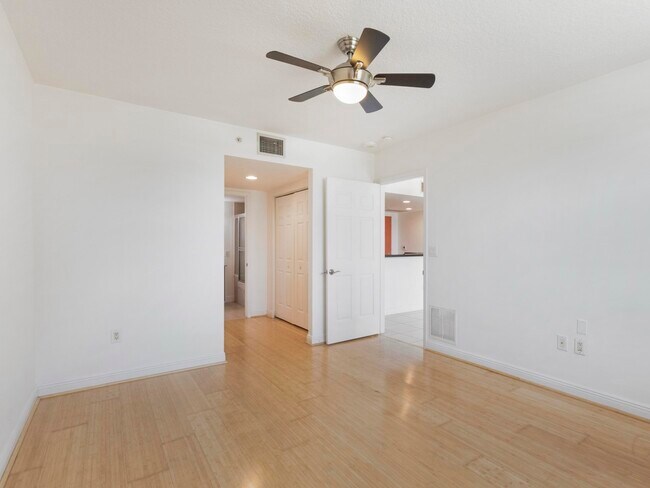 Building Photo - 610 Clematis St