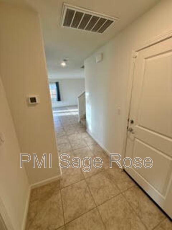 Building Photo - 8932 Coyote Blf Dr