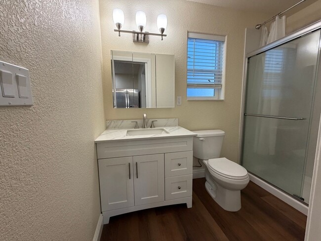 Building Photo - Cozy 2 bedroom Dual Master! Ready for move in! Rent today !