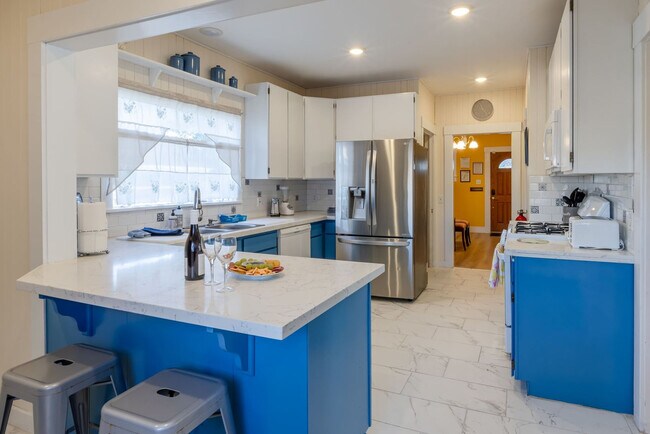 Building Photo - 640 S Columbia St