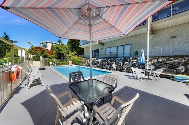 Building Photo - Bayview Condo with Updated Features  - Bou...