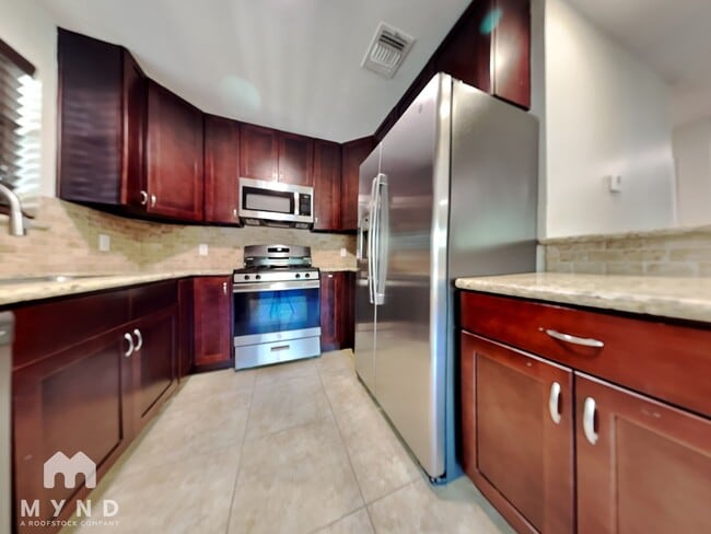 Building Photo - 102 Summer Crest Cir