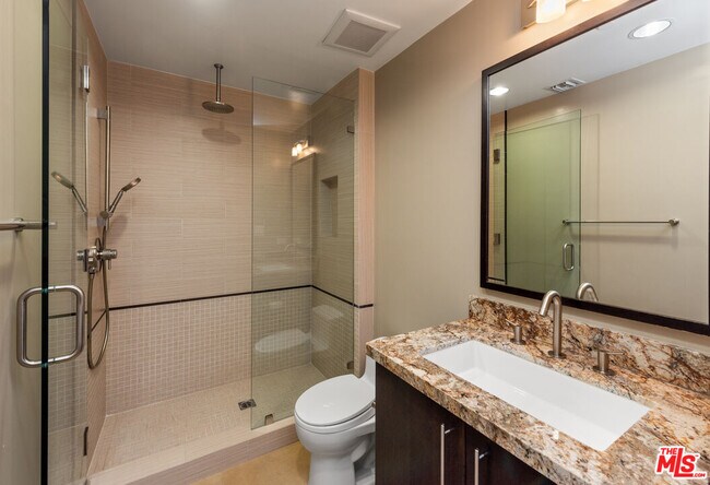 Building Photo - 1304 S Roxbury Dr