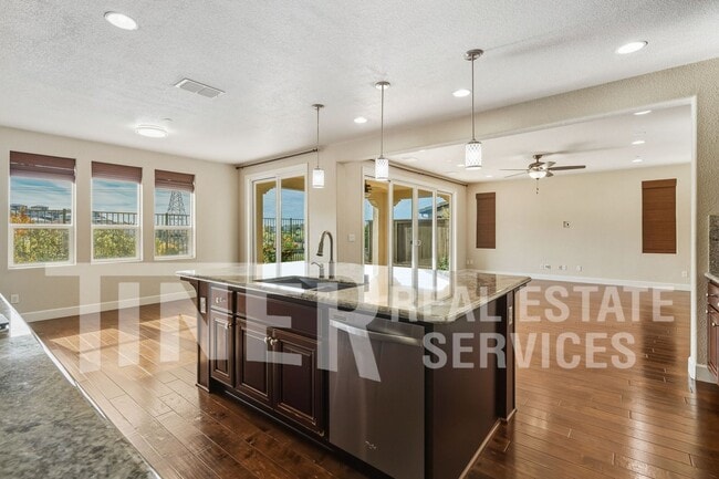 Building Photo - 7542 Pesaro Dr