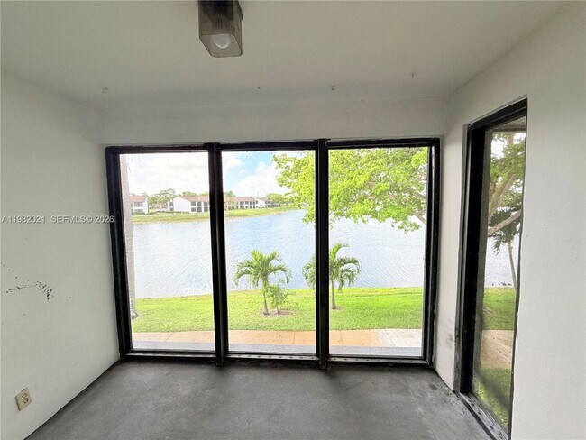 Building Photo - 206 Lake Pointe Dr