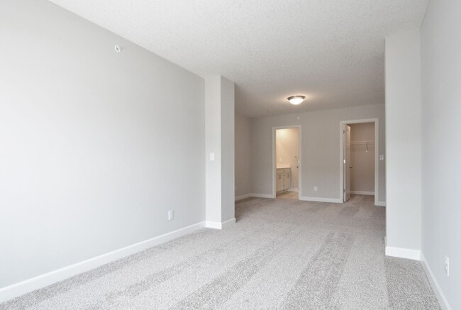 Building Photo - Beautiful 3-Bed 3-Bath Townhome in Blaine!